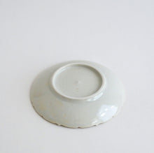 Load image into Gallery viewer, 青白磁稜花皿(5寸) / 竹下努