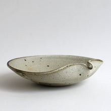 Load image into Gallery viewer, 粉引エイ型片口鉢大 / 山田隆太郎