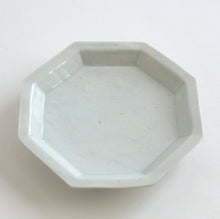 Load image into Gallery viewer, 青白磁八角皿(6寸) / 竹下努