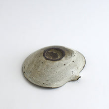 Load image into Gallery viewer, 粉引エイ型片口鉢中 / 山田隆太郎