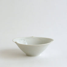 Load image into Gallery viewer, 青白磁三ッ輪花平鉢(6寸) / 竹下努