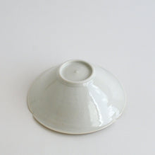 Load image into Gallery viewer, 青白磁三ッ輪花平鉢(6寸) / 竹下努