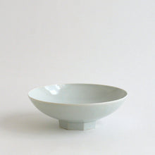 Load image into Gallery viewer, 青白磁八角高台平鉢(6寸) / 竹下努