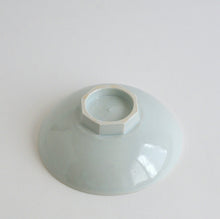 Load image into Gallery viewer, 青白磁八角高台平鉢(6寸) / 竹下努