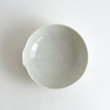 Load image into Gallery viewer, 青白磁片口平鉢(6寸) / 竹下努