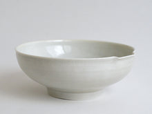 Load image into Gallery viewer, 青白磁片口平鉢(6寸) / 竹下努