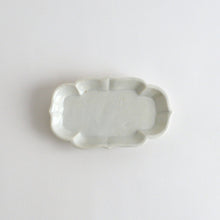 Load image into Gallery viewer, 青白磁稜花取皿 / 竹下努