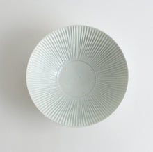 Load image into Gallery viewer, 青白磁内鎬パスタ鉢(7寸) / 竹下努