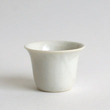 Load image into Gallery viewer, 青白磁旅茶盃 / 竹下努