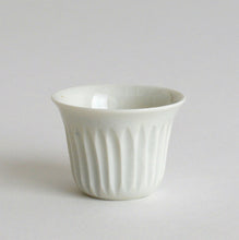 Load image into Gallery viewer, 青白磁旅茶盃 刻線 / 竹下努