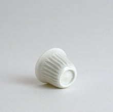 Load image into Gallery viewer, 青白磁旅茶盃 刻線 / 竹下努