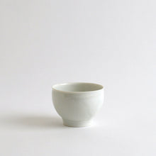 Load image into Gallery viewer, 青白磁玉カップ フチ丸 / 竹下努