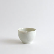 Load image into Gallery viewer, 青白磁玉カップ 輪花 / 竹下努