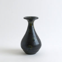 Load image into Gallery viewer, 鉄釉一輪挿し / 山田隆太郎