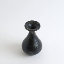 Load image into Gallery viewer, 鉄釉一輪挿し / 山田隆太郎
