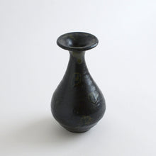 Load image into Gallery viewer, 鉄釉一輪挿し / 山田隆太郎
