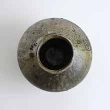 Load image into Gallery viewer, 灰被り粉引壺 / 山田隆太郎