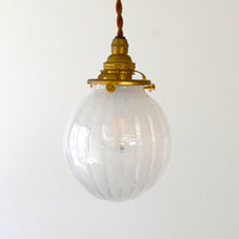 Load image into Gallery viewer, ren ランプシェード(ボールS、ホワイト) / Hiroy Glass Studio