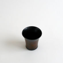 Load image into Gallery viewer, 溜内黒コップ(朝顔型) / 佐藤智洋