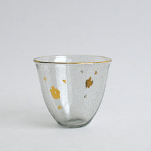 Load image into Gallery viewer, 金彩 花弁文茶杯 / 笹川健一