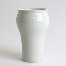 Load image into Gallery viewer, 白磁ビアカップ / 阿南維也