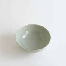 Load image into Gallery viewer, 青白磁飯碗(大) / 阿南維也
