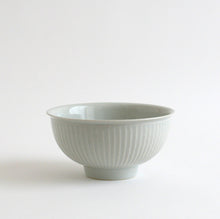Load image into Gallery viewer, 白磁鎬麺鉢 / 阿南維也