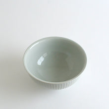 Load image into Gallery viewer, 白磁鎬麺鉢 / 阿南維也