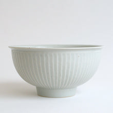 Load image into Gallery viewer, 白磁鎬麺鉢 / 阿南維也