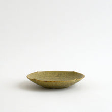 画像をギャラリービューアに読み込む, 4寸輪花皿 灰釉 / 小林耶摩人