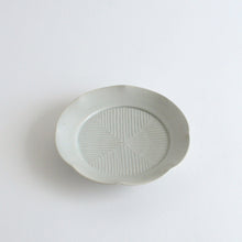 Load image into Gallery viewer, 白磁鎬輪花5寸皿 / 阿南維也