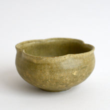 Load image into Gallery viewer, 輪花小鉢 灰釉 / 小林耶摩人