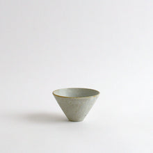 画像をギャラリービューアに読み込む, 三角カップ 粉引 / 小林耶摩人