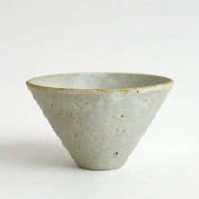 画像をギャラリービューアに読み込む, 三角カップ 粉引 / 小林耶摩人