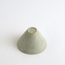 画像をギャラリービューアに読み込む, 三角カップ 粉引 / 小林耶摩人