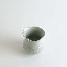 Load image into Gallery viewer, 白磁鎬片口 / 阿南維也