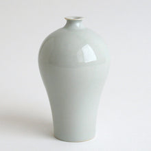 Load image into Gallery viewer, 白磁一輪挿し(高・各) / 阿南維也