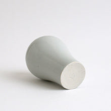 Load image into Gallery viewer, 白磁一輪挿し(高・各) / 阿南維也