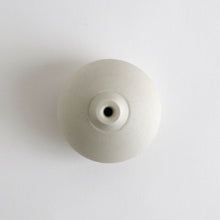 画像をギャラリービューアに読み込む, 白磁焼き締め一輪挿し(鶴首) / 阿南維也