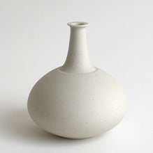 画像をギャラリービューアに読み込む, 白磁焼き締め一輪挿し(鶴首) / 阿南維也