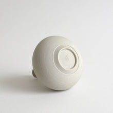 画像をギャラリービューアに読み込む, 白磁焼き締め一輪挿し(鶴首) / 阿南維也