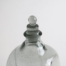 画像をギャラリービューアに読み込む, 栓付き角瓶 中 / 笹川健一
