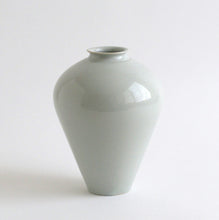 画像をギャラリービューアに読み込む, 白磁壺 / 阿南維也
