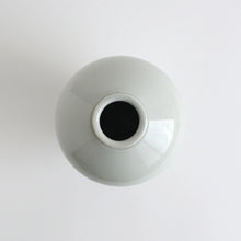 画像をギャラリービューアに読み込む, 白磁壺 / 阿南維也