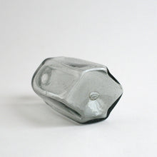 画像をギャラリービューアに読み込む, 栓付き角瓶 中 / 笹川健一