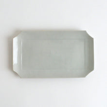 Load image into Gallery viewer, 白磁隅切長方皿 / 阿南維也