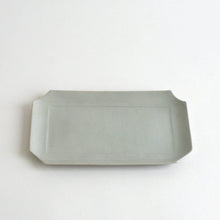 Load image into Gallery viewer, 白磁隅切長方皿 / 阿南維也