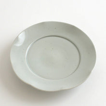 画像をギャラリービューアに読み込む, 白磁輪花5寸皿 / 阿南維也