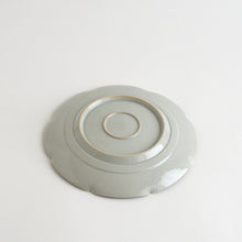 Load image into Gallery viewer, 白磁輪花7寸皿 / 阿南維也