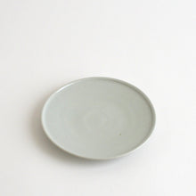 Load image into Gallery viewer, 白磁細リム5.5寸皿 / 阿南維也